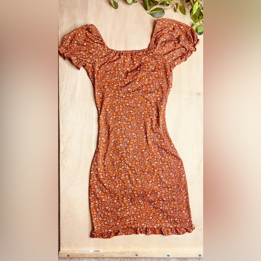 Ditsy Ruched Bodycon Dress - Picture 2 of 6